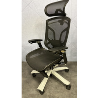 Ергономічне крісло GTChair Dvary X New Black з підставкою для ніг Зображення