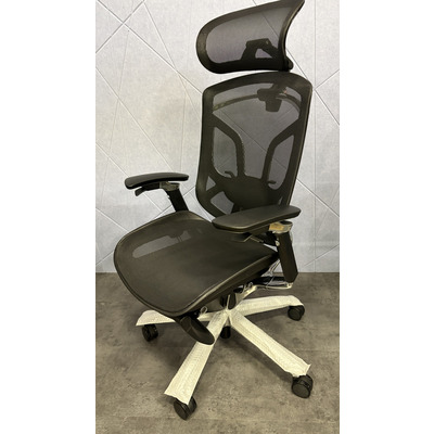 Эргономичное кресло GTChair Dvary X New Black с подставкой для ног Изображение