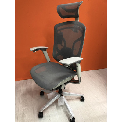 Эргономичное кресло GTChair Dvary X New Grey с подставкой для ног Изображение