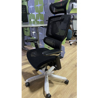 Ергономічне крісло GTChair Open Black з підставкою для ніг Зображення