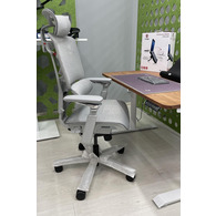 Ергономічне крісло GTChair Open White з підставкою для ніг Зображення
