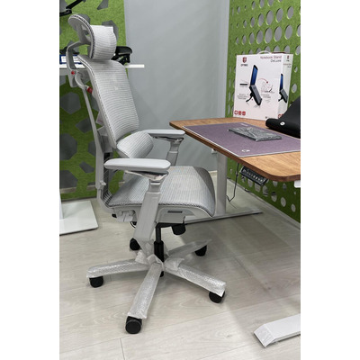 Эргономичное кресло GTChair Open White с подставкой для ног Изображение