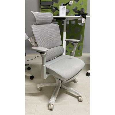 Ергономічне крісло GTChair Open-F White з підставкою для ніг Зображення